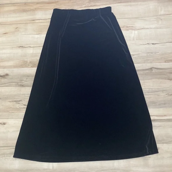 Cedar Canyon Clothing Company Womens M Black Velvet Maxi Skirt. - Picture 4 of 5